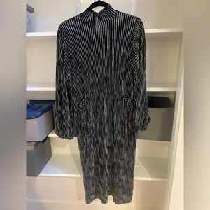 Zara black/white pleated maxi dress, can be cinched on waist